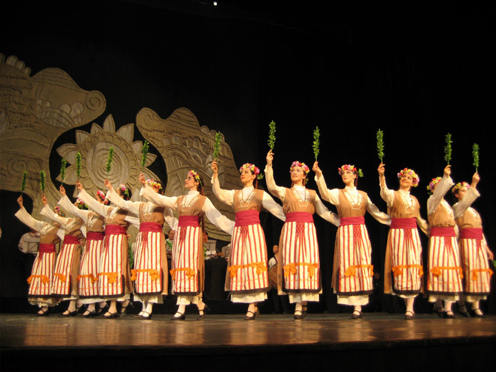 Mominski proleten tants - horeography by Atanas Atanasov