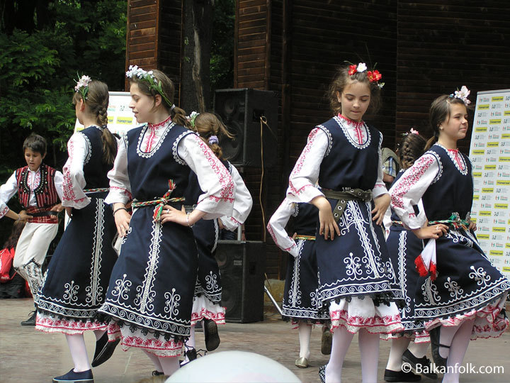 Bulgarian folk dances